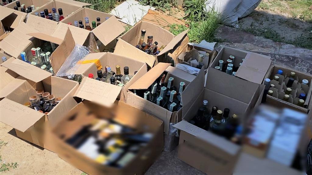 На Одещині поліцейські вилучили майже 19 тисяч літрів алкоголю та 62 тисяч пачок цигарок