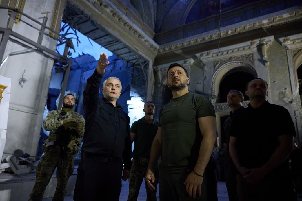 Зеленський відвідав Спасо-Преображенський собор в Одесі, що постраждав від ракетного обстрілу окупантів