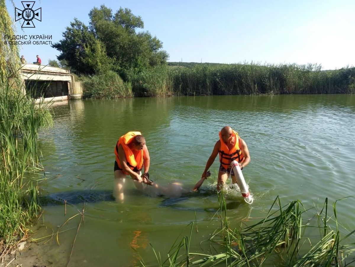 Тіло у воді шукали годину: на Одещині потонув 35-річний чоловік (фото)