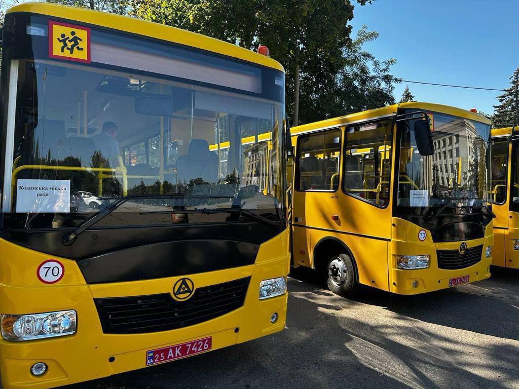 Другу партію нових шкільних автобусів відправили до районів