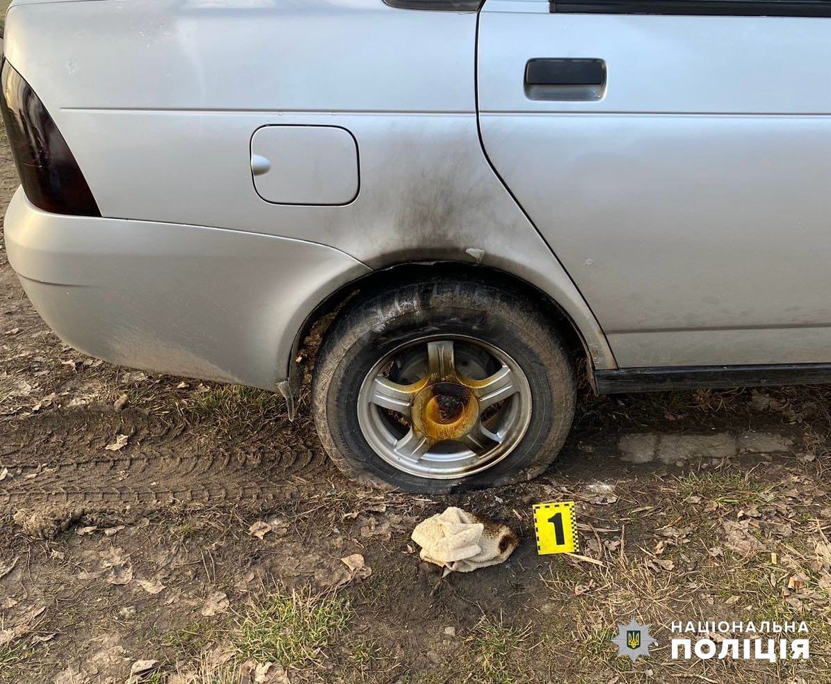 Поліцейські затримали жителя Одеського району за підпал автомобіля та майна в гуртожитку