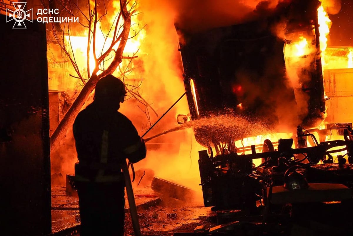 В Одесі гасили пожежу на СТО