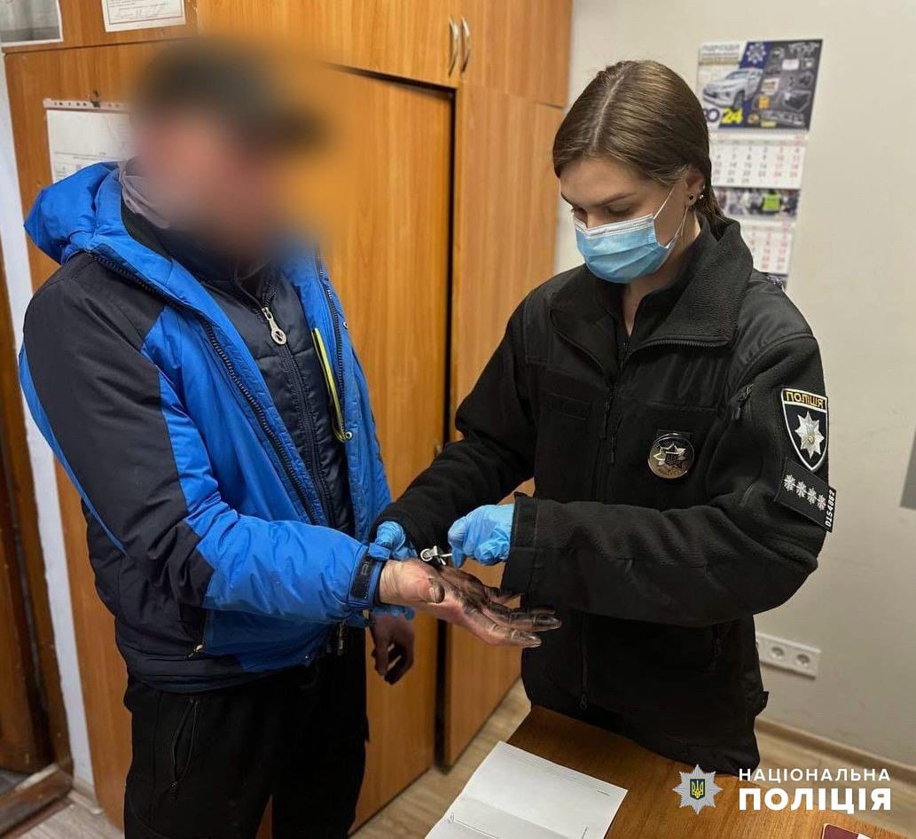 В Одесі поліцейські затримали місцевого жителя за продаж наркотиків